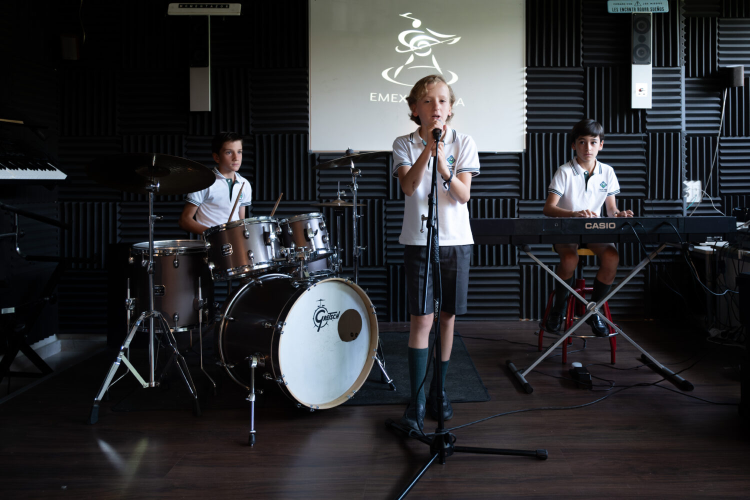 Clase grupal de música en EMEX Música, Pozuelo