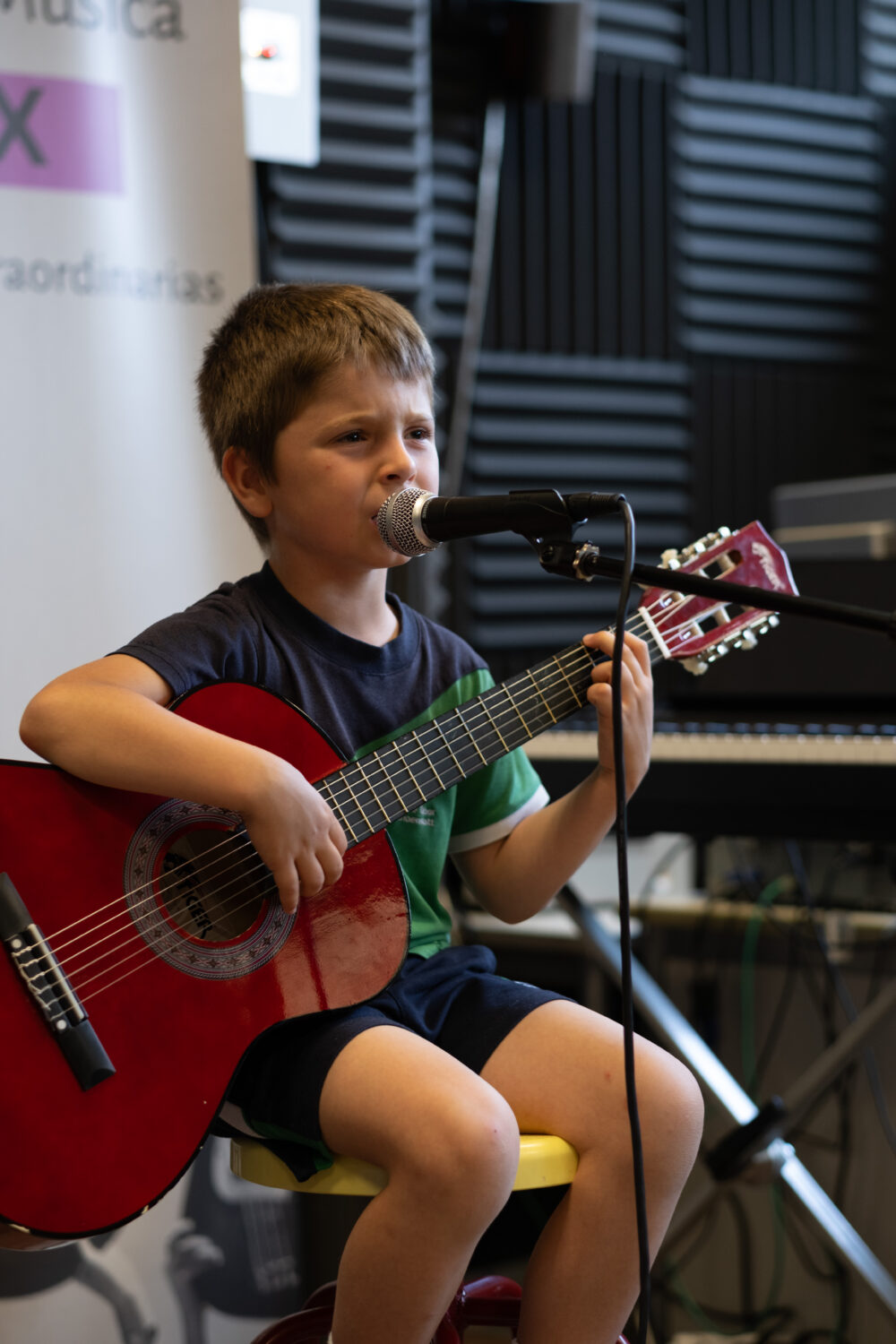 Clase de música para niños pequeños en EMEX Música Pozuelo